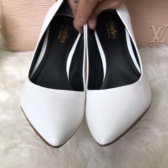 📫 SOLD 📫  Charles David White Heels - Picture 5 of 10